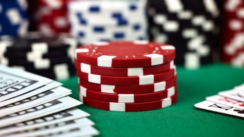 Việc hiểu rõ những quy tắc cơ bản và luật chơi Poker là điều cần thiết khi chơi game